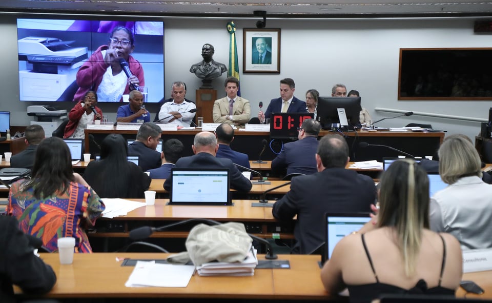 Oposição retoma maioria da CPI do MST