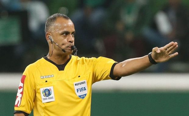 CBF escala árbitro FIFA para comandar Bahia x Vasco