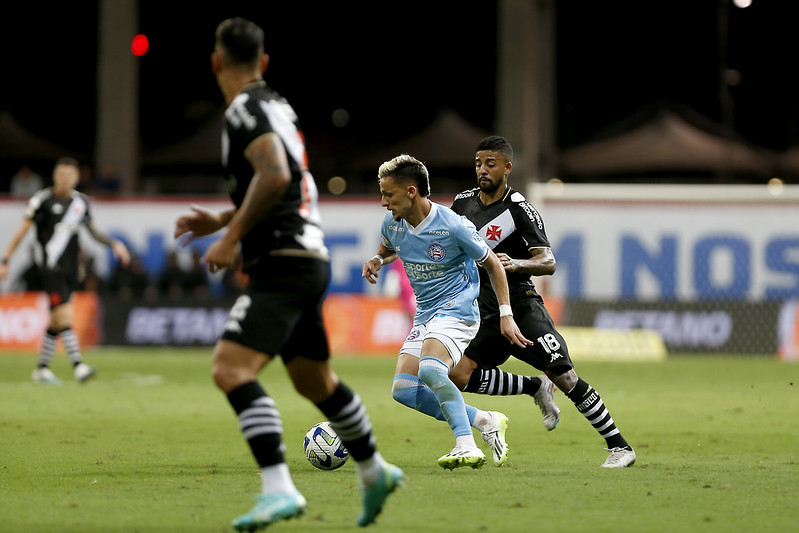 Bahia sai na frente, mas cede empate ao Vasco em jogo de desesperados