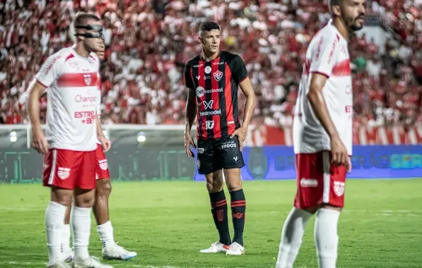 Vitória é goleado pelo CRB no Rei Pelé