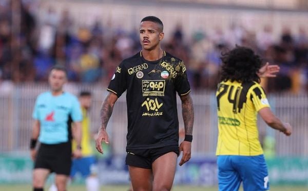 Fifa bane ex-Vitória e outros dois jogadores do futebol