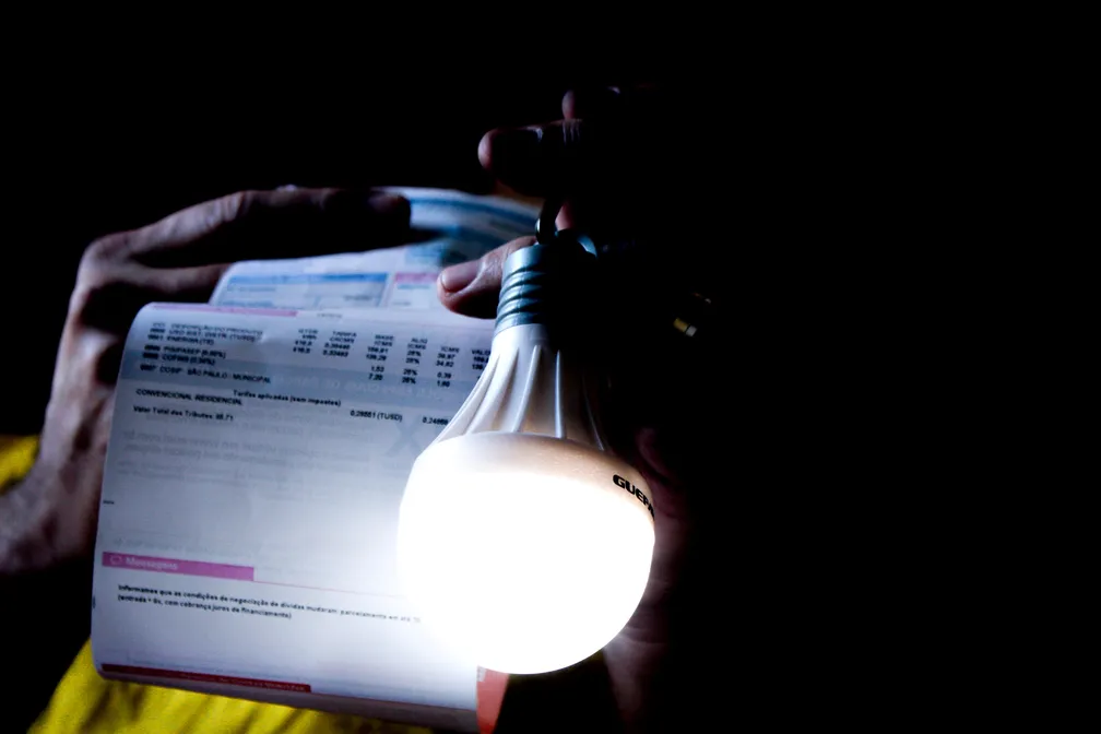 Com aumento na energia, inflação acelera em agosto no Brasil