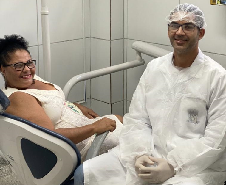 CEO de Mata de São João oferece próteses dentárias gratuitas 