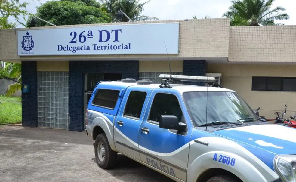 Mulher armada com faca ataca dois policiais civis na delegacia de Abrantes