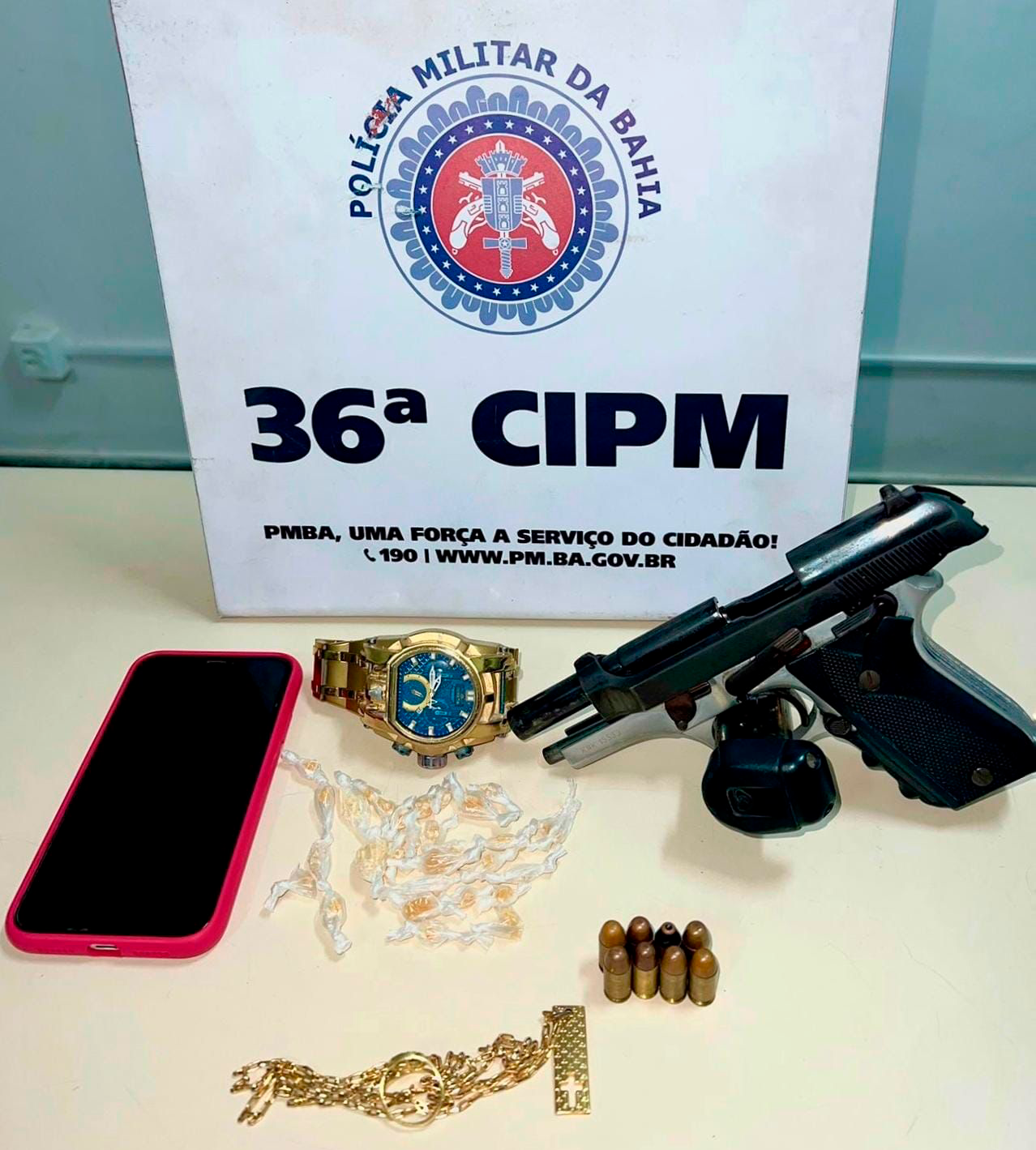 Polícia Militar prende homem com pistola e drogas ilícitas em Dias d'Ávila 