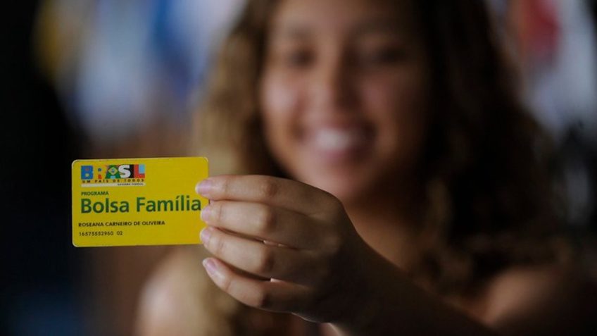 Prefeitura de Mata de São João divulga lista de beneficiários que não sacaram parcelas do Bolsa Família