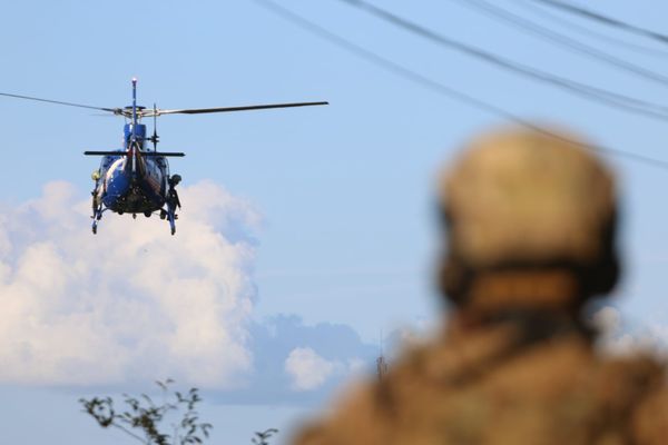 Helicópteros ajudam em busca por endereços usados por facção que matou PF em Valéria