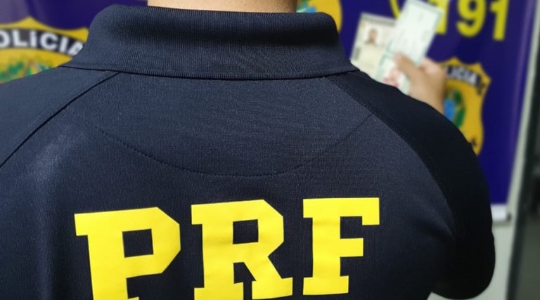 Homem é preso com RG falso para realizar teste em clube de futebol