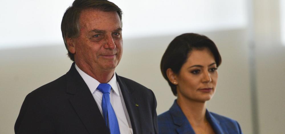 Bolsonaro diz a aliados não querer Michelle na disputa pela Presidência 