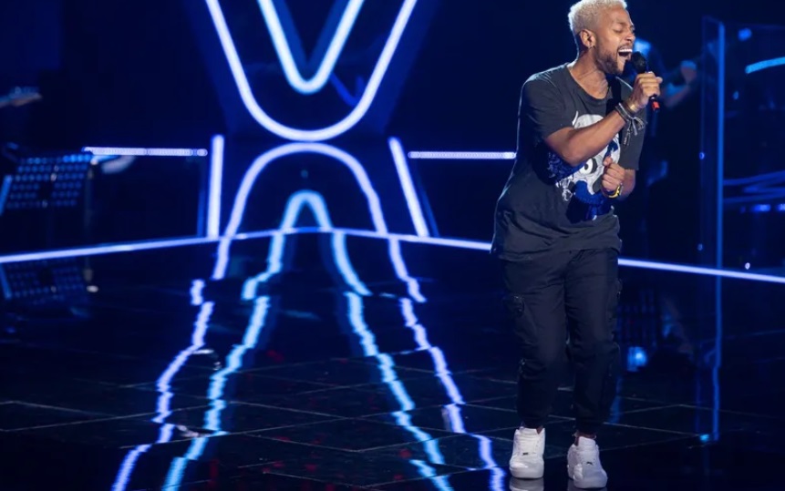 Conheça Sandro Machado, tenor brasileiro destaque no The Voice Romênia