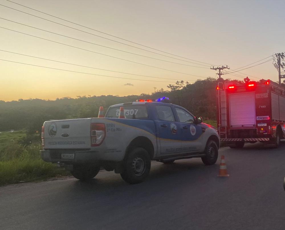 Capotamento na Estrada da Cetrel deixa três mortos e dois feridos
