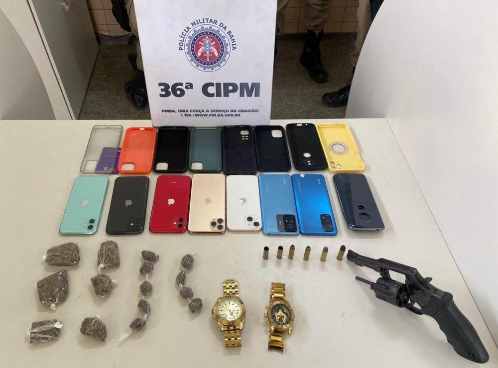 PM acaba com festa de 'paredão' e apreende arma e drogas em Dias d’Ávila