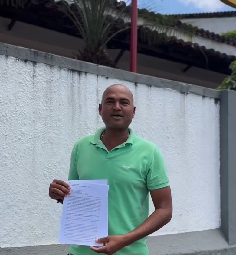 Neném de Dadinho protocola representação no MP contra Embasa em Mata de São João