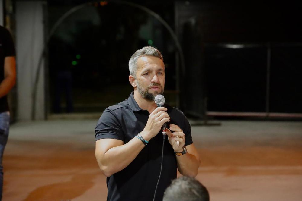 Flavio Matos é recebido por multidão calorosa após reunião que o anunciou como possível sucessor do Prefeito Elinaldo