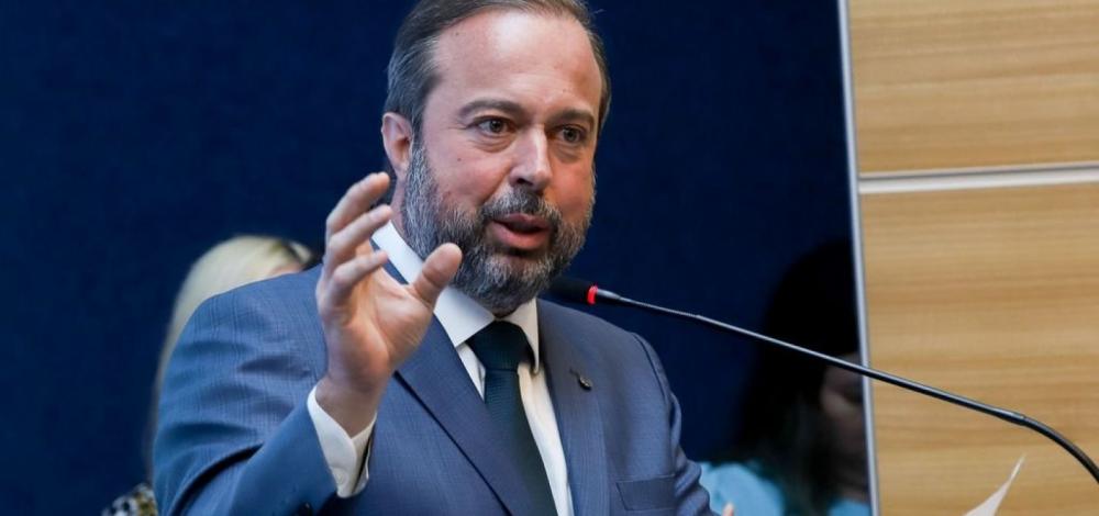 Petrobras deve readquirir Refinaria de Mataripe, diz ministro