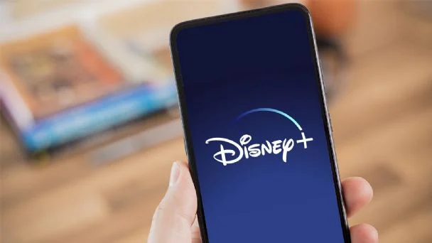 Disney+ vai passar a cobrar por compartilhamento de senhas