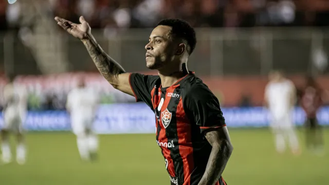 Vitória bate Tombense no Barradão e amplia vantagem na liderança da Série B