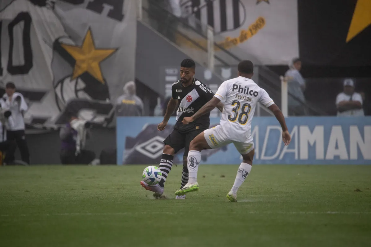 Santos goleia o Vasco e Bahia cai uma posição na zona de rebaixamento