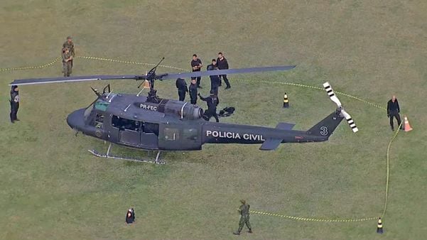 Dois helicópteros da polícia são atingidos por tiros no Rio de Janeiro