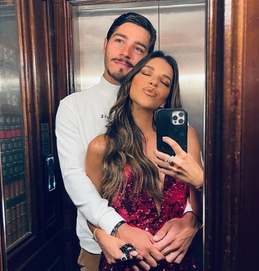 Mariana Rios assume namoro com bilionário e ex do rapaz para de seguir atriz