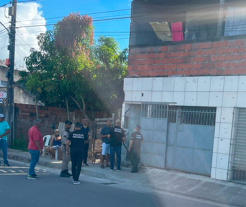 Homem de 50 anos é morto dentro de casa em Camaçari