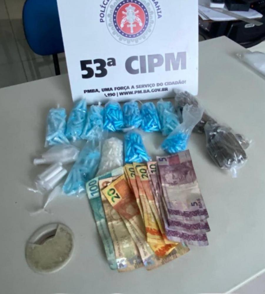 Homem é preso com mais de 600 porções de drogas em Praia do Forte