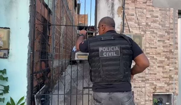 Suspeito de estuprar, filmar e extorquir vítimas é preso em Lauro de Freitas