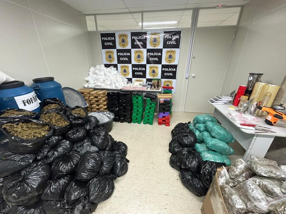 Polícia desarticula laboratório de drogas dentro de hotel em Salvador 