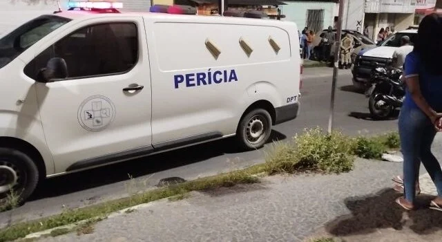 Comerciante de 42 anos é assassinado dentro de bar em Feira de Santana