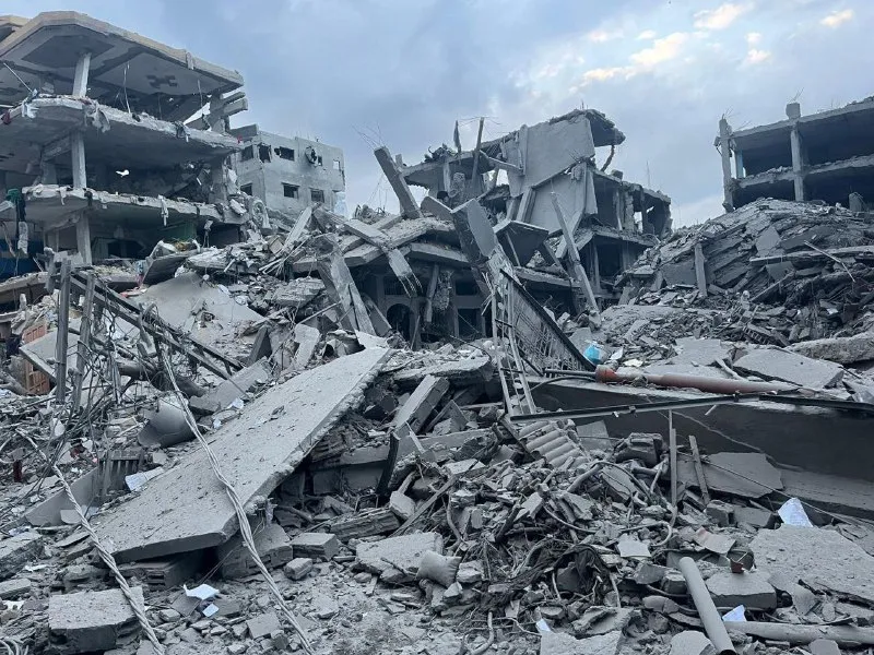 Israel destrói distrito de Gaza e míssil atinge igreja ortodoxa