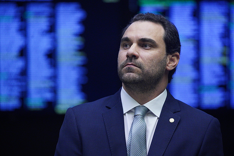 Adolfo Viana é cotado para assumir PSDB nacional, diz Aécio Neves