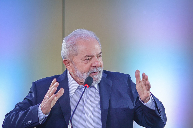 Lula promete usar estrutura dos ministérios da Justiça e Defesa no Rio