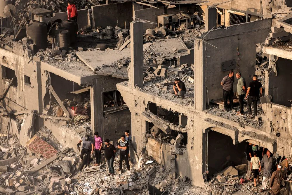 Bombardeios noturnos de Israel em Gaza deixam mais de 80 mortos