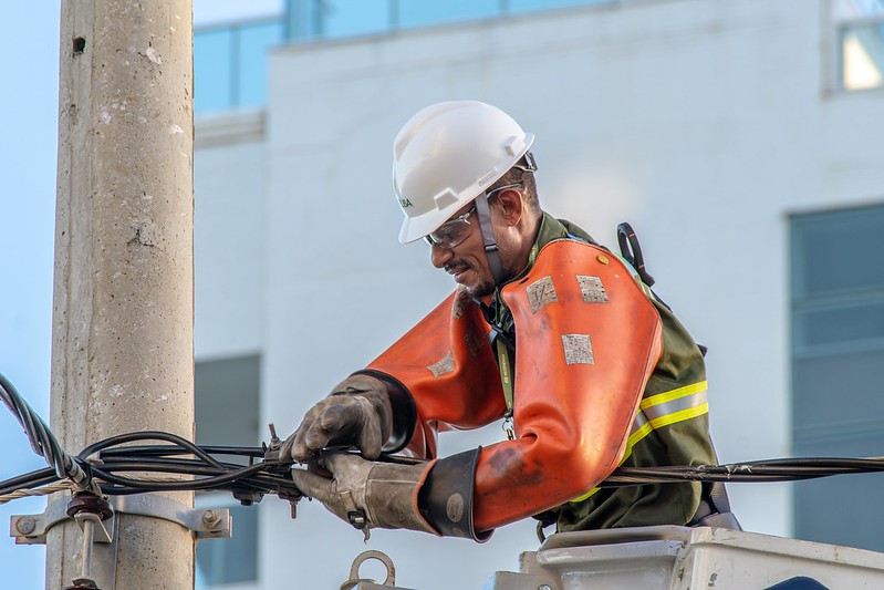 Coelba fará desligamento programado de energia nesta terça em Dias d'Ávila
