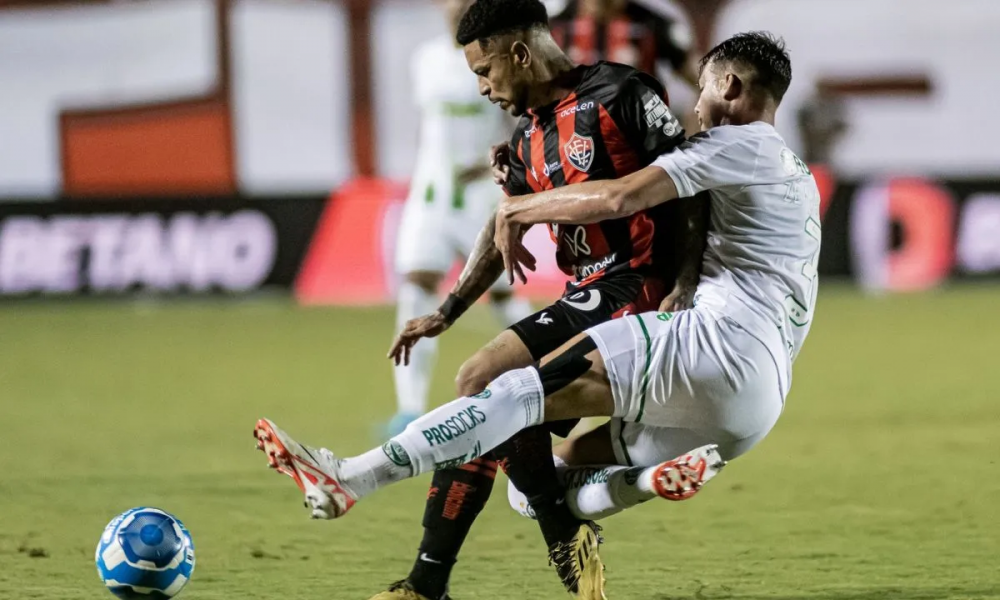 Vitória faz jogo truncado e abre vantagem para o título