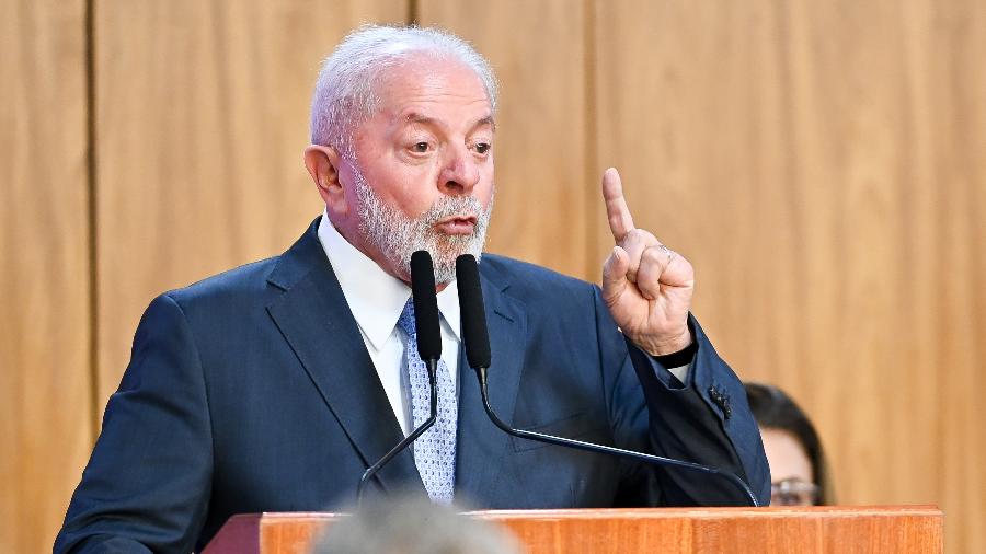 Lula edita decreto que aumenta para 55% o imposto sobre armas de fogo
