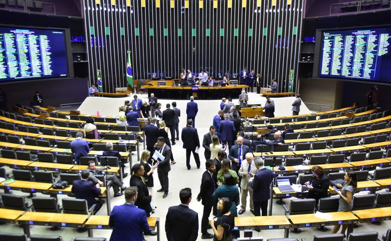 PT e PSOL votam contra aumento de pena para roubo e furto