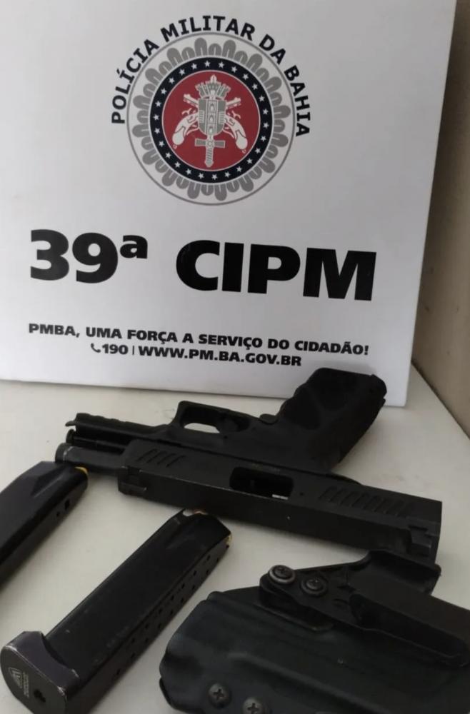 PM recupera arma de aluno oficial roubada em arrastão