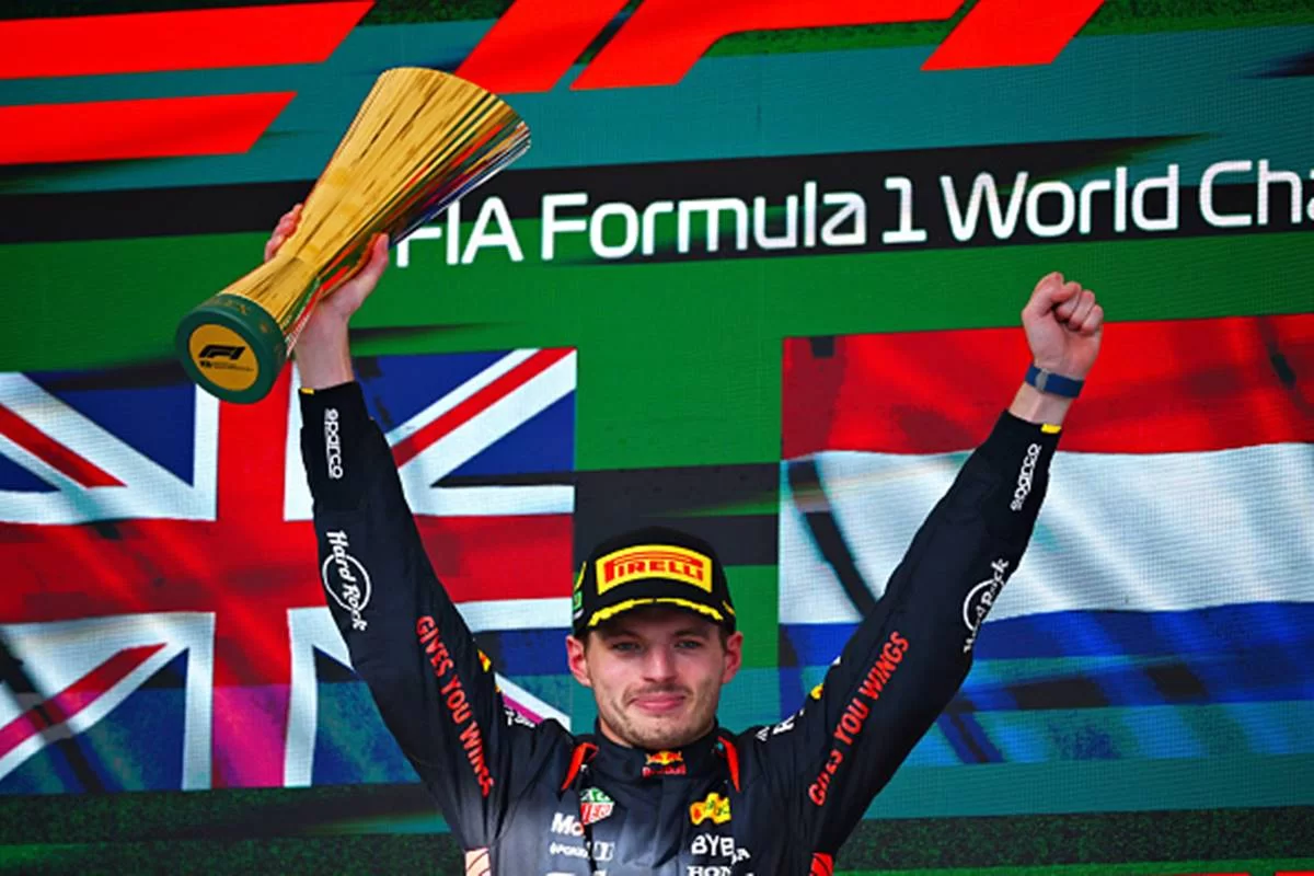 Em corrida caótica, Max Verstappen domina e vence o GP do Brasil 
