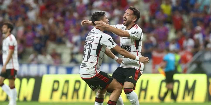 Flamengo bate Fortaleza e fica a 6 pontos da liderança do Brasileirão