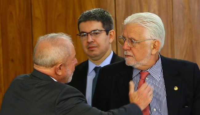 Lula e líderes alinham votação da reforma tributária no Senado