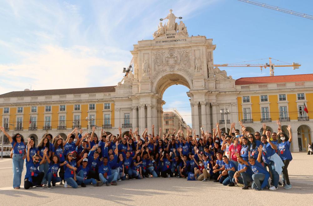 11 alunos e um professor de Mata de São João embarcam para intercâmbio em Portugal
