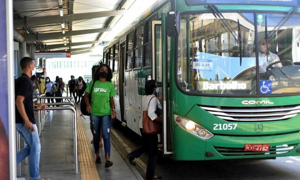 Bruno Reis anuncia reajuste de R$ 0,30 na passagem de ônibus e valor atinge R$5,20
