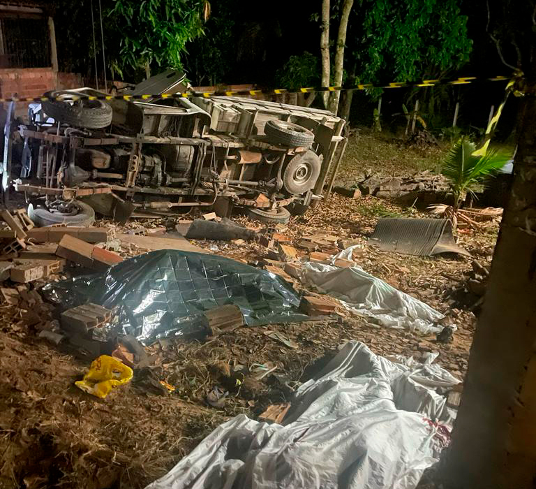 Grave acidente em Abrantes deixa três mortos e vários feridos em Camaçari