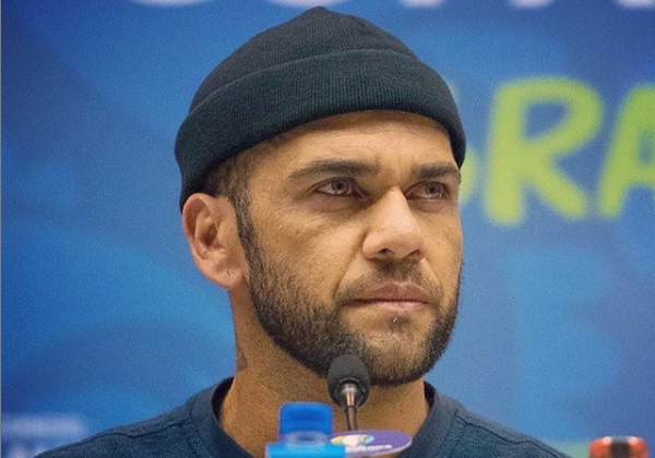 Preso, Daniel Alves ganha processo e vai receber R$ 17 milhões