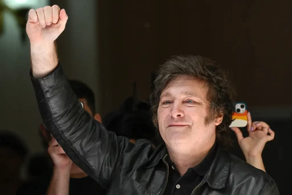 Aos 53 anos, libertário Javier Milei é eleito presidente da Argentina 