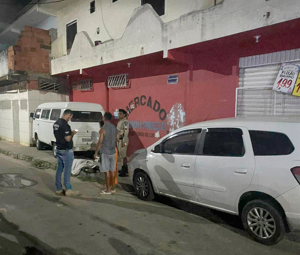 Jovem de 23 anos é assassinada em via pública em Camaçari 