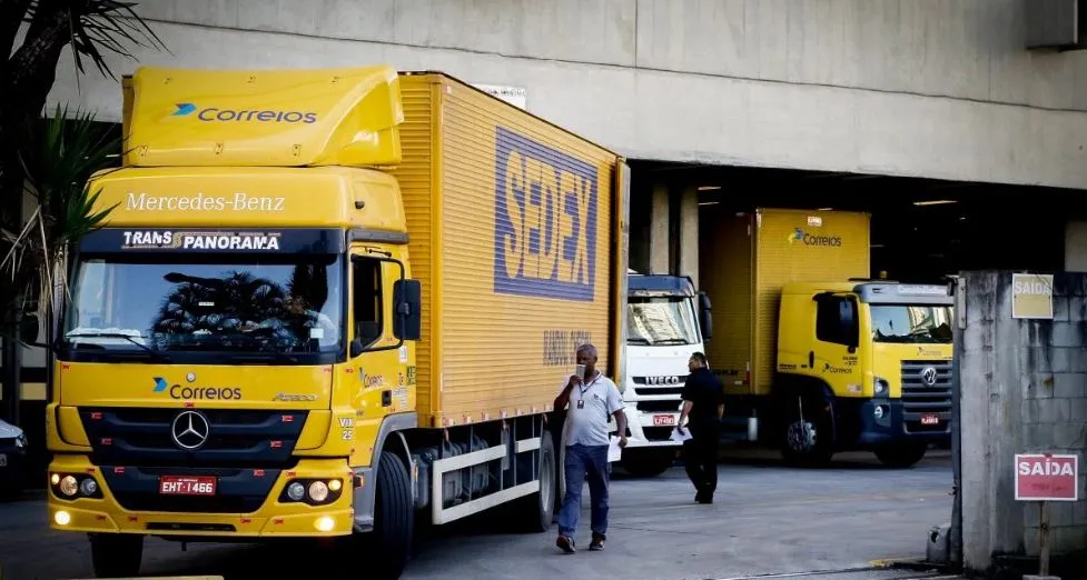 Trabalhadores aceitam acordo e suspendem greve dos Correios