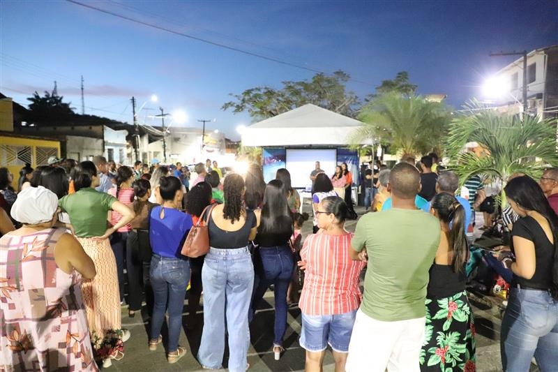 Moradores acompanham e opinam sobre projeto de requalificação da Praça da Paquera 
