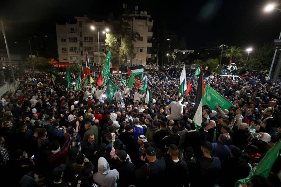 Israel liberta 39 palestinos em contrapartida à soltura de 17 reféns 
